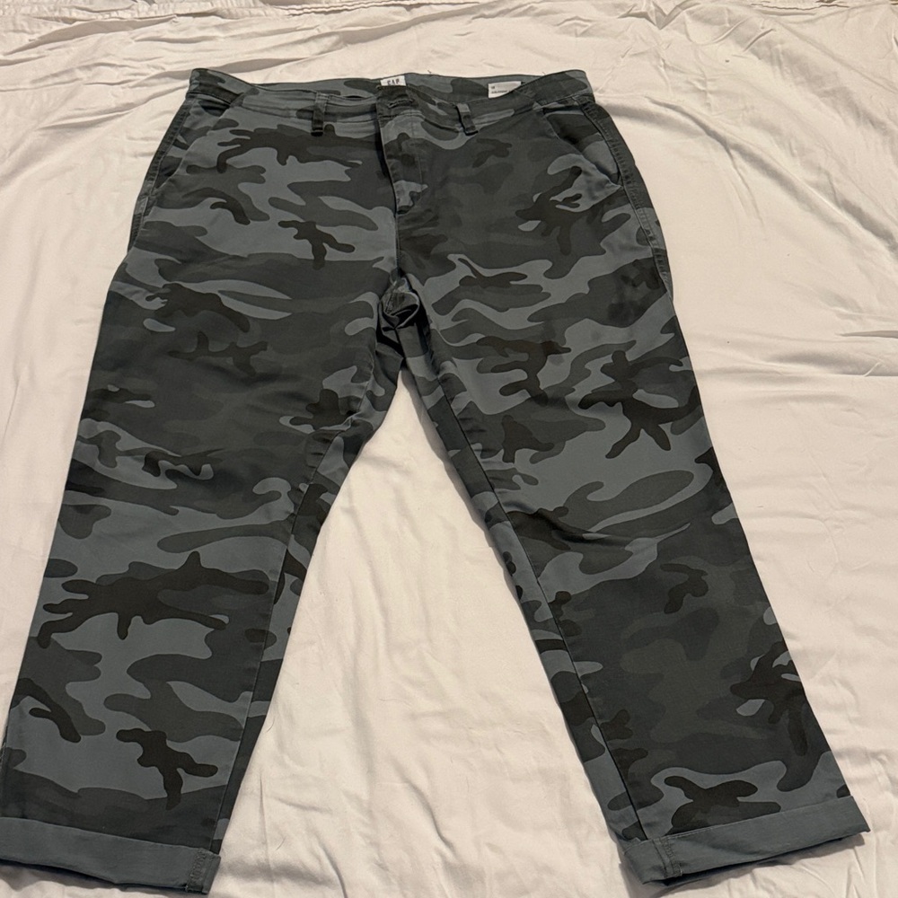GAP Camouflage Ankle Pants - Gray and Black